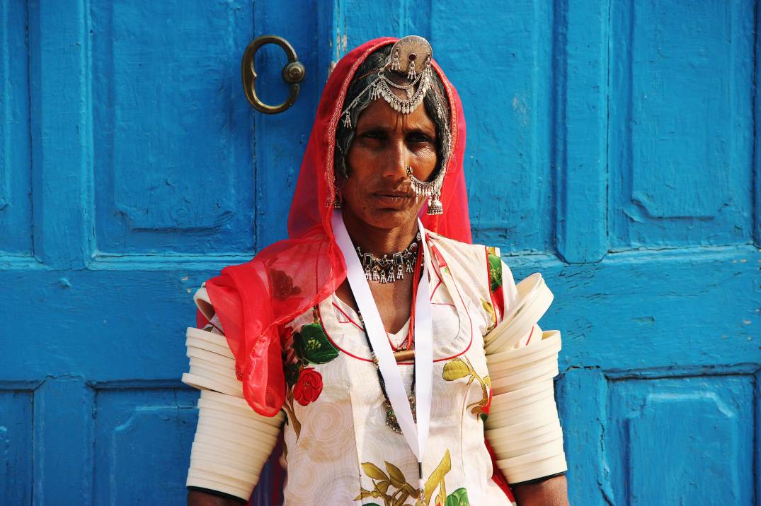 street-style-india-jaipur-rajasthan-heritage-week-fashion-rajasthani-lady-in-bangles-nose-ring9
