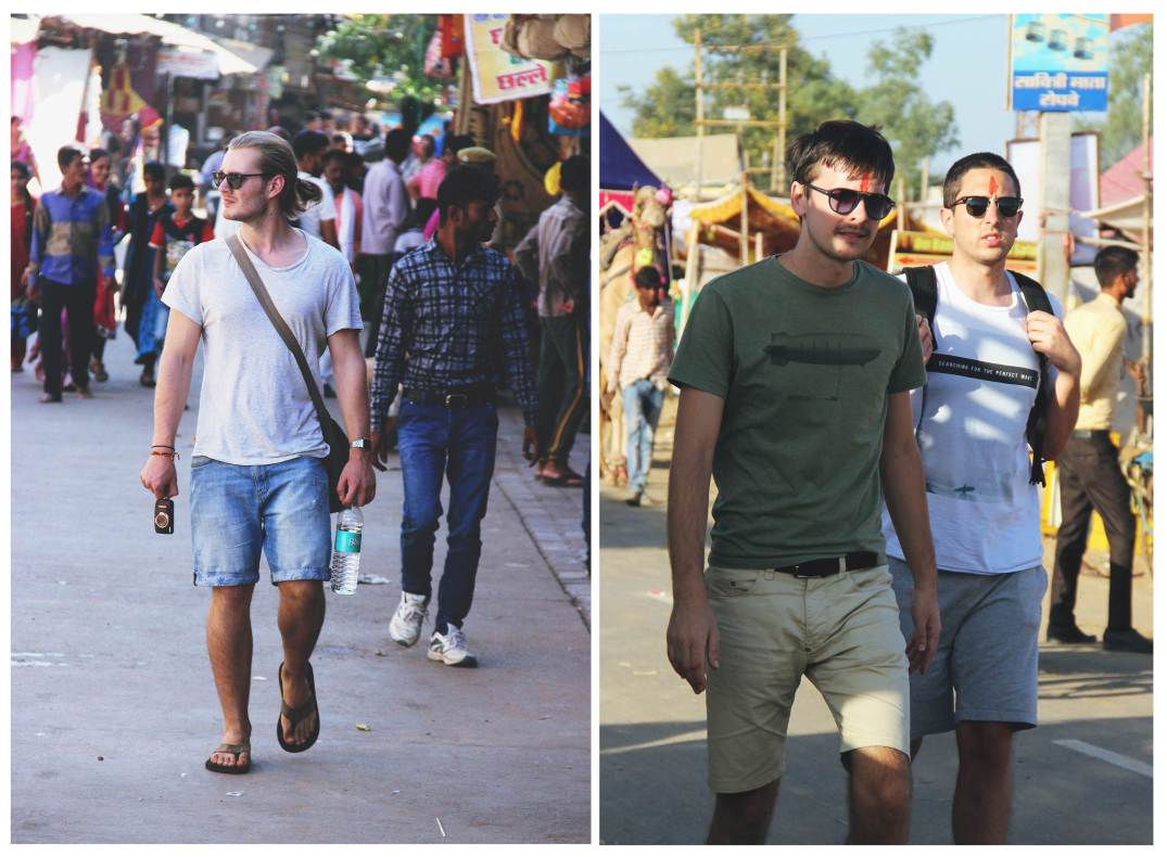 Men in Tshirt &amp; shorts-street style india-tourism chic-trends 2017