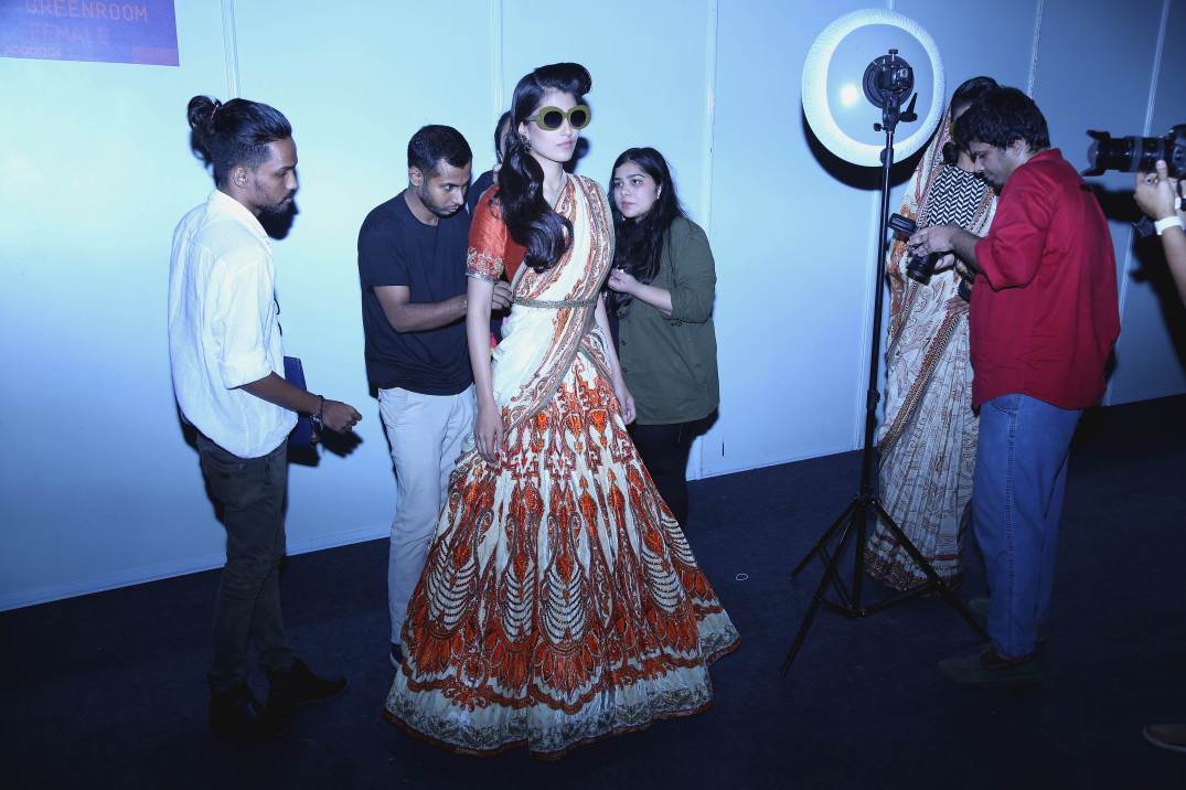jj valaya-backstage-fashion week india-aifw-indian models-saree-indian wear-sunglasses-desi-new delhi (18)