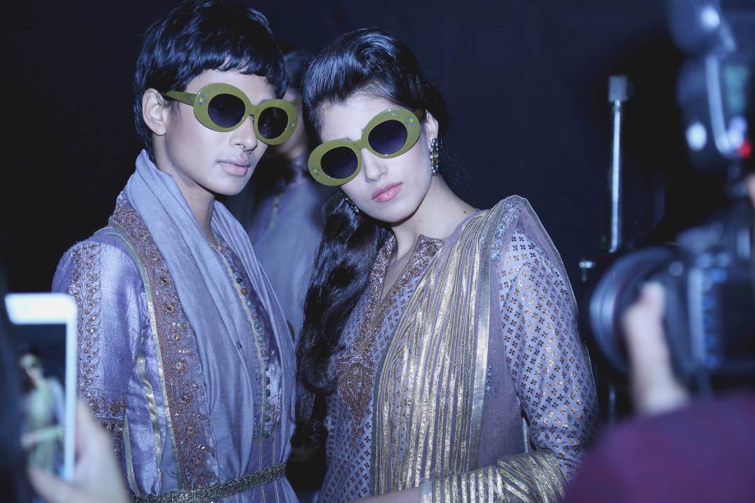 jj valaya-backstage-fashion week india-aifw-indian models-saree-indian wear-sunglasses-desi-new delhi (21)