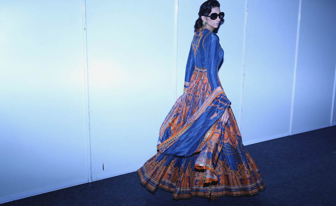 jj valaya-backstage-fashion week india-aifw-indian models-saree-indian wear-sunglasses-desi-new delhi (8)